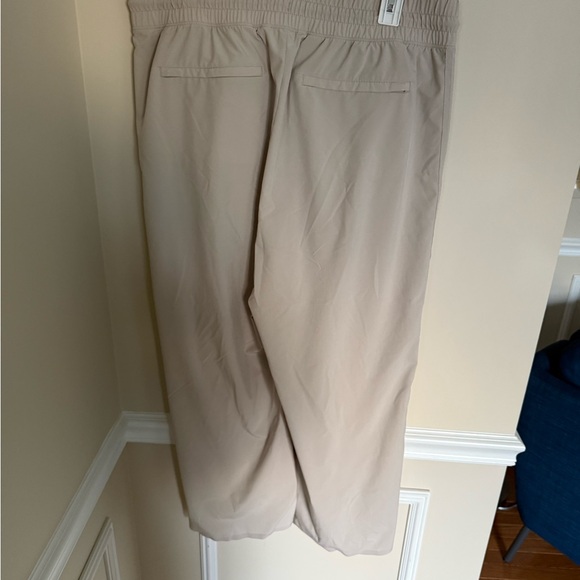 NWOT Athleta Avenue Wide Leg Crop Beige Pull On Trousers W/Drawstring Size 14 - Picture 3 of 6